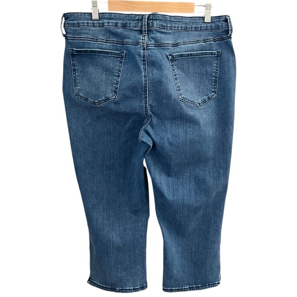 Curves 360 by NYDJ Caliente Slim Straight Capri Size 14 Blue Denim Jeans - Picture 3 of 7